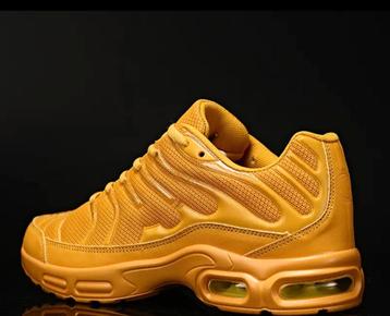 Nieuwe schoenen,gele kleu,verz mog beschikbaar voor biedingen