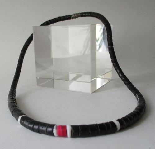 Kett. KT16: Mooie Zwarte Schelp ketting-42½cm. met -Rood-wit, Sieraden, Tassen en Uiterlijk, Kettingen, Nieuw, Steen of Mineraal