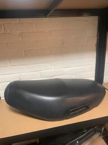 Zadel Piaggio zip sp98 fastrider type 1 2 3 beschikbaar voor biedingen