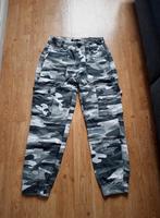Bershka dames leger cargo broek, Overige kleuren, Zo goed als nieuw, Maat 34 (XS) of kleiner, Lang