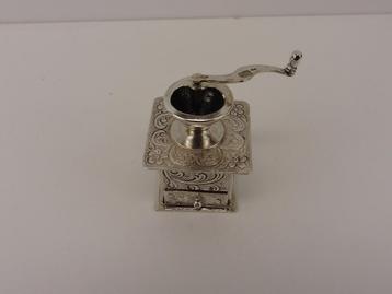 Zilveren miniatuur Koffiemolen                          Z149 beschikbaar voor biedingen