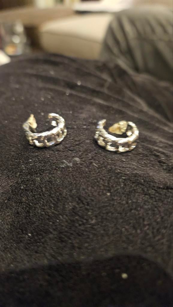 Stalen Oorbellen bekend merk, Overige materialen, Ophalen of Verzenden, Zo goed als nieuw, Knopjes of Stekers