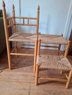 Aparte vintage set stoel en krukje met rieten zitting, Ophalen, Zo goed als nieuw, Hout, Twee
