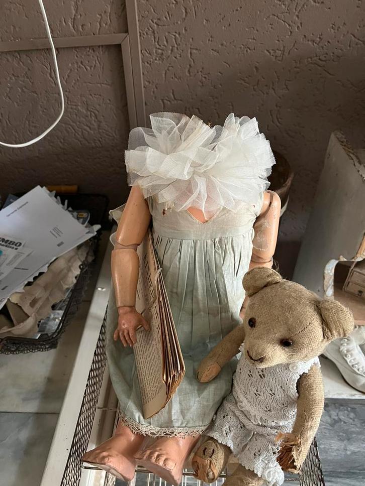 Een oud shabby poppenlijfje, Antiek en Kunst, Curiosa en Brocante, Ophalen of Verzenden