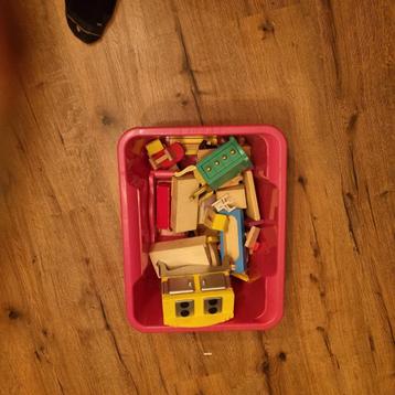 houten poppenhuis inrichting inclusief poppetjes  beschikbaar voor biedingen