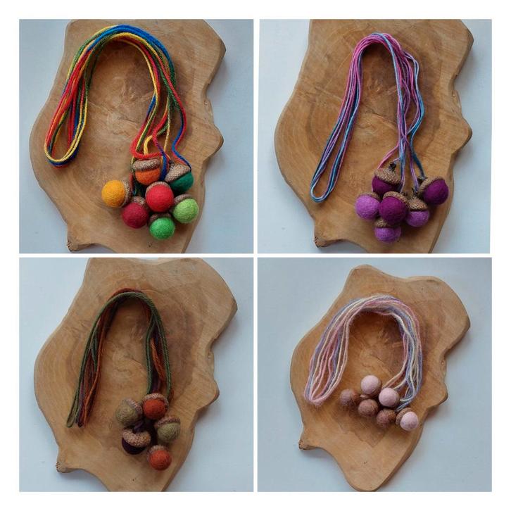 Wolvilt eikeltjes ketting, waldorf, montessori, wol, Hobby en Vrije tijd, Vilt, Nieuw, Gebruiksvoorwerp, Wolvilt, Ophalen of Verzenden