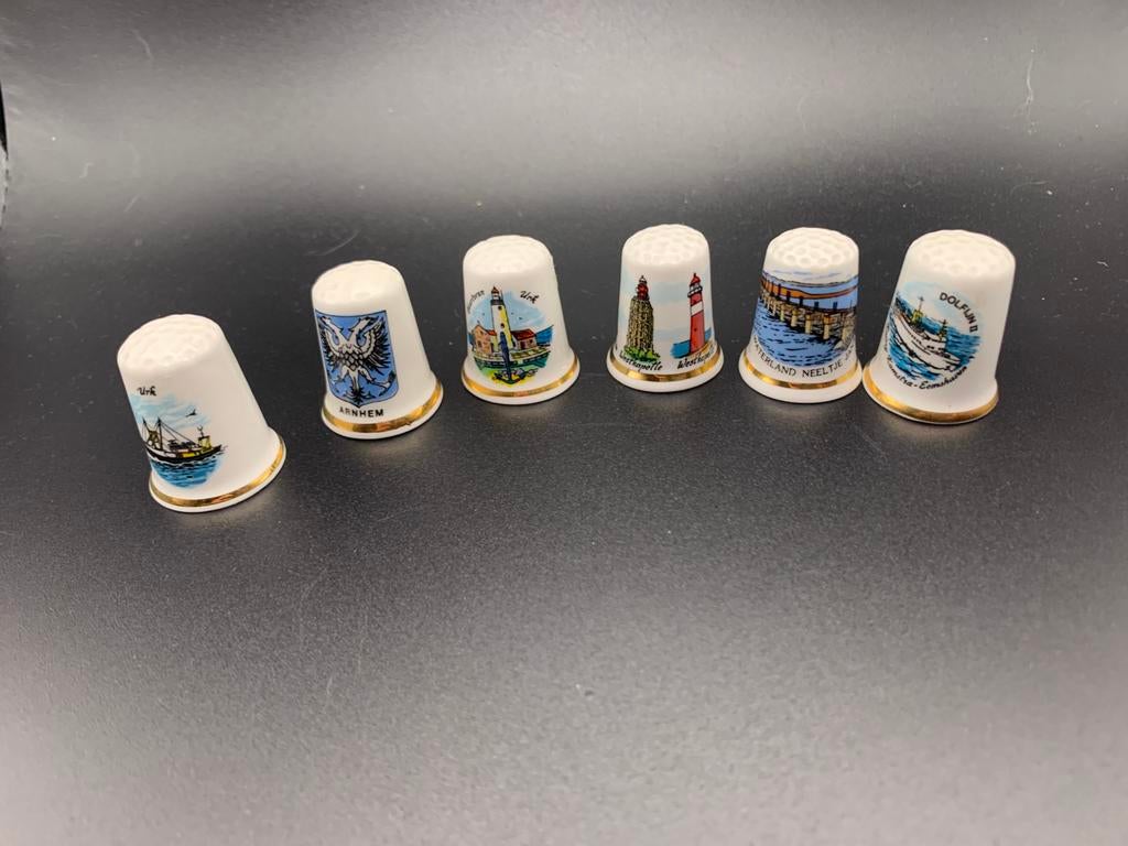 Zes verschillende vingerhoedjes, Ophalen of Verzenden, Zo goed als nieuw