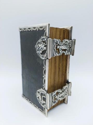 Antieke Bijbel met zilveren sloten, Groningen, Kremer, 1808 beschikbaar voor biedingen