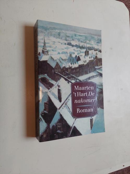 De Nakomer – Maarten ’t Hart, Boeken, Literatuur, Zo goed als nieuw, Nederland, Ophalen of Verzenden