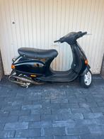 Vespa et2  alleen gaskabel kapot  moet weg, Fietsen en Brommers, Scooters | Piaggio, Verzenden, Gebruikt, Tweetakt, Overige modellen
