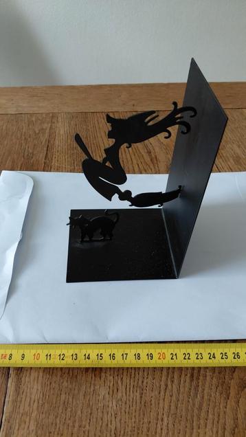 Heksen Boekensteun - Metalen Decoratie beschikbaar voor biedingen