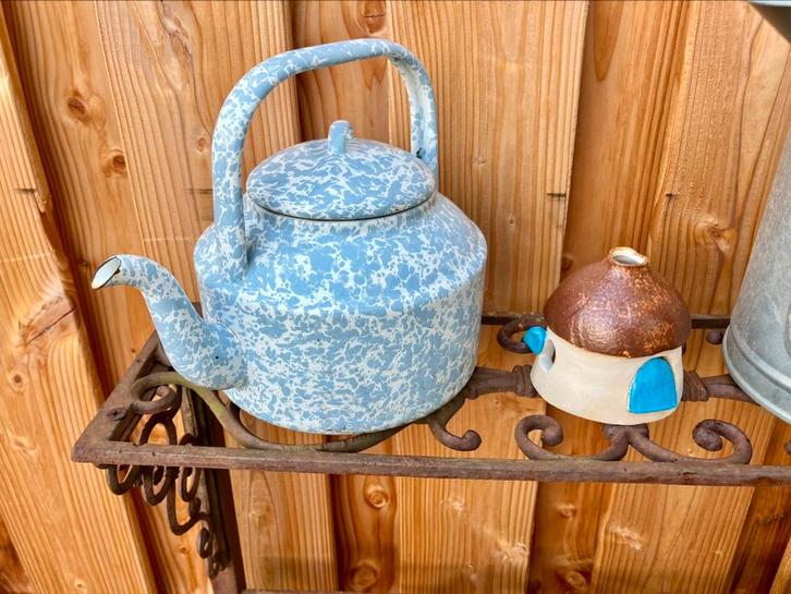 Blauw gewolkt ketel en aardewerken waxinehouder, Antiek en Kunst, Antiek | Emaille, Ophalen