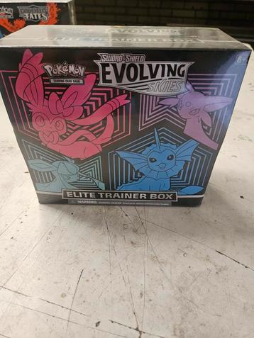 Evolving skies elite trainer box beschikbaar voor biedingen