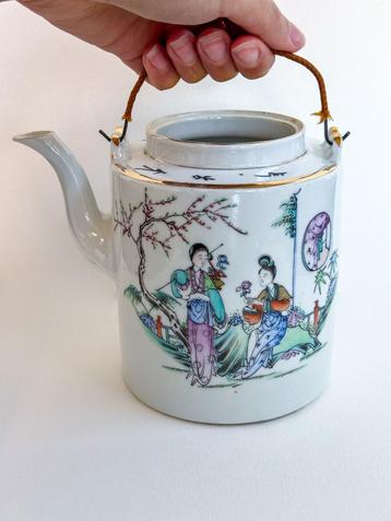 Antique Chinese Tea Pot/Antieke Chinese theepot beschikbaar voor biedingen