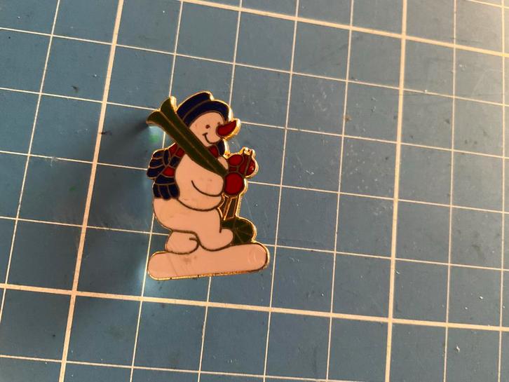 Broche , Geëmailleerde Sneeuwman, Verzamelen, Speldjes, Pins en Buttons, Zo goed als nieuw, Speldje of Pin, Figuurtje, Ophalen of Verzenden