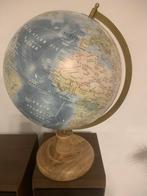 Wereldbol met houten voet, Ophalen of Verzenden, Zo goed als nieuw