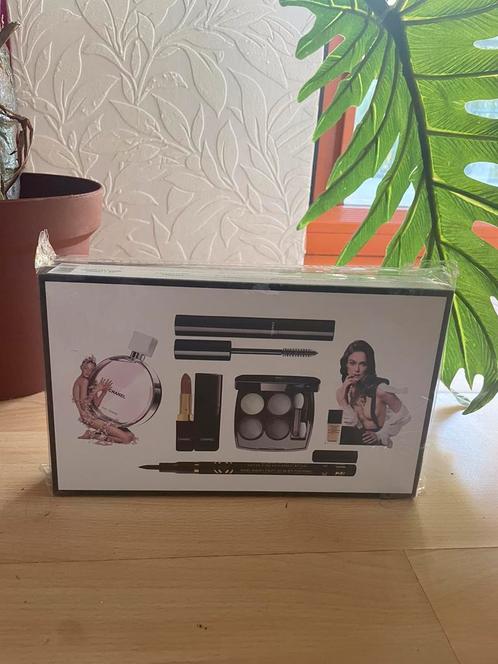 Chanel make-uw set, Sieraden, Tassen en Uiterlijk, Uiterlijk | Cosmetica en Make-up, Ophalen of Verzenden