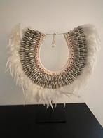 Schelpenketting op standaard schelpen ketting papua guinea, Ophalen of Verzenden, Zo goed als nieuw