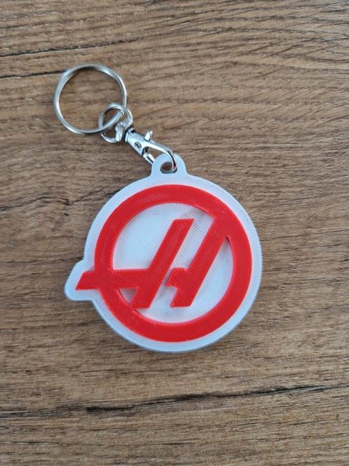 Uniek Haas Formule 1 sleutelhanger., Verzamelen, Automerken, Motoren en Formule 1, Nieuw, Auto's, Ophalen of Verzenden