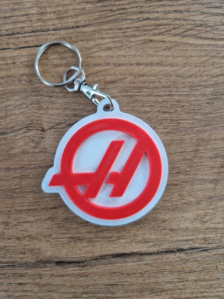 Uniek Haas Formule 1 sleutelhanger., Verzamelen, Automerken, Motoren en Formule 1, Nieuw, Auto's, Ophalen of Verzenden