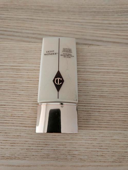 Light Wonder Charlotte Tilbury, Sieraden, Tassen en Uiterlijk, Uiterlijk | Gezichtsverzorging, Zo goed als nieuw, Verzorging, Ophalen of Verzenden