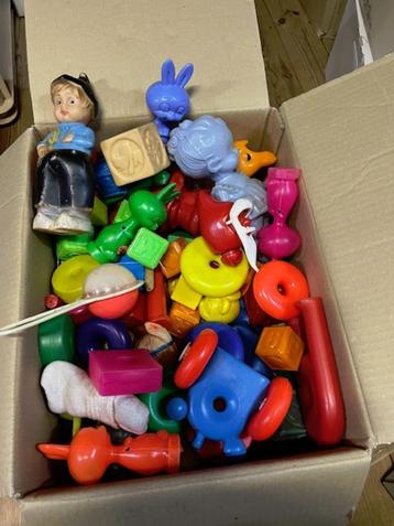Babyspeeltjes beschikbaar voor biedingen
