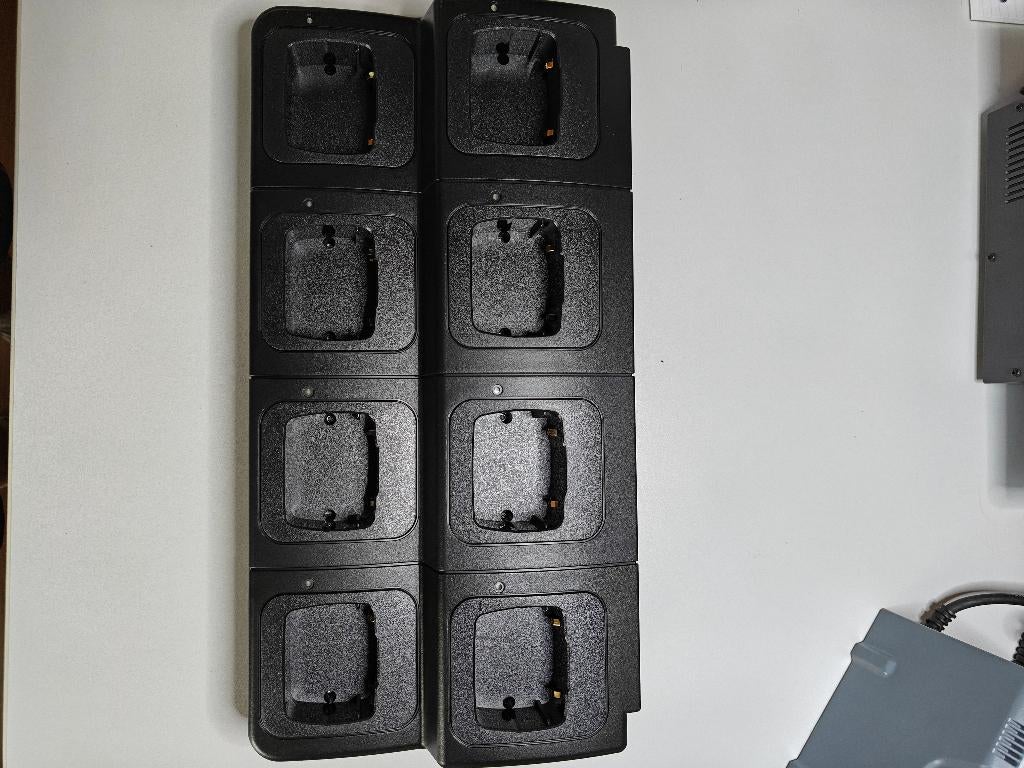 Inrico 8-Vak Multilader voor Inrico T526 NIEUW, Telecommunicatie, Portofoons en Walkie-talkies, Ophalen of Verzenden, Nieuw, Toebehoren