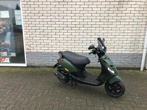 GAVE PIAGGIO ZIP SP 45 4-T 80CC MAT GROEN BROM BJ2018 7000KM, Fietsen en Brommers, Scooters | Piaggio