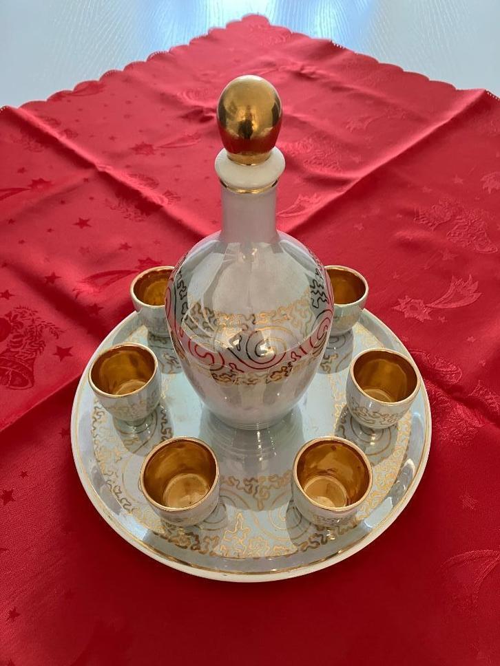 Vintage parelmoer porselein likeurstel, Verzamelen, Porselein, Kristal en Bestek, Zo goed als nieuw, Bord of Schaal, Porselein