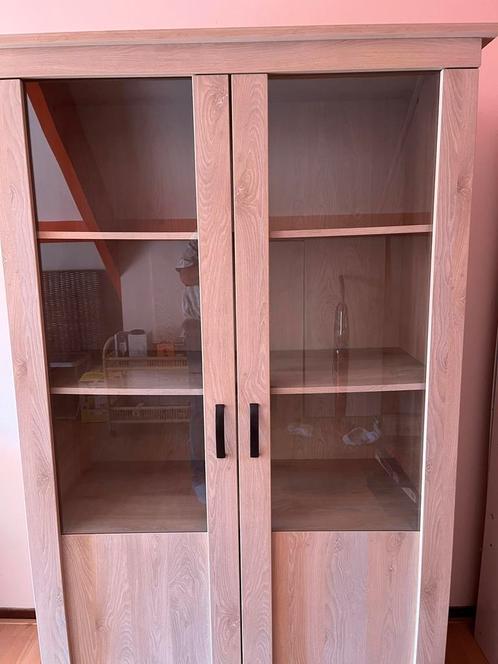 Vitrinekast met glazen deuren, Huis en Inrichting, Kasten | Vitrinekasten, Zo goed als nieuw, 150 tot 200 cm, 50 tot 100 cm, 25 tot 50 cm