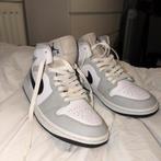 Air Jordan 1 Mid White Smoke Grey Maat 40, Ophalen of Verzenden, Zo goed als nieuw, Wit, Sneakers of Gympen