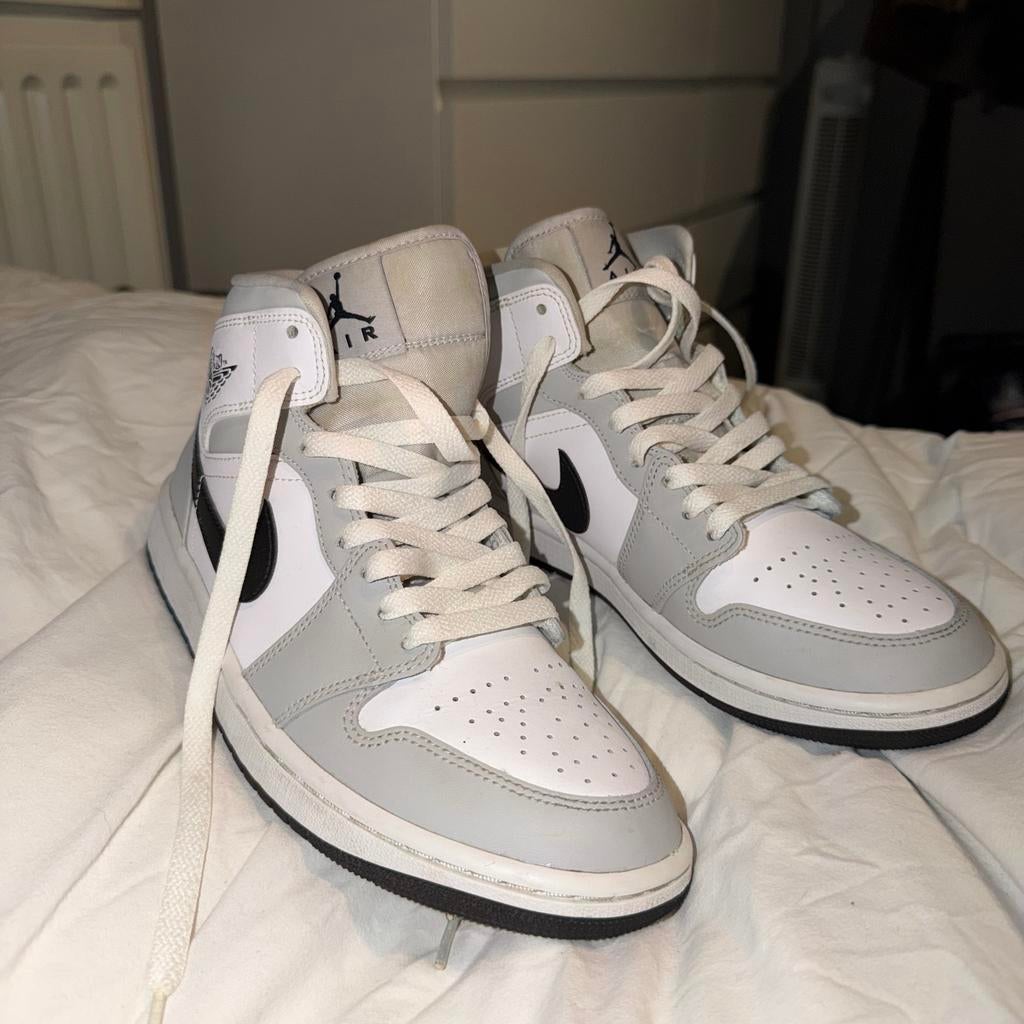 Air Jordan 1 Mid White Smoke Grey Maat 40, Kleding | Heren, Schoenen, Zo goed als nieuw, Sneakers of Gympen, Wit, Ophalen of Verzenden