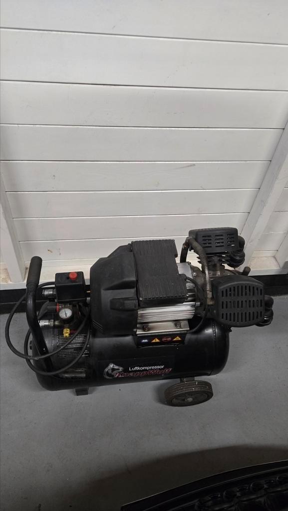 Goede krachtige 2 cilinder compressor 230v, Doe-het-zelf en Verbouw, Gereedschap | Overige machines, Ophalen