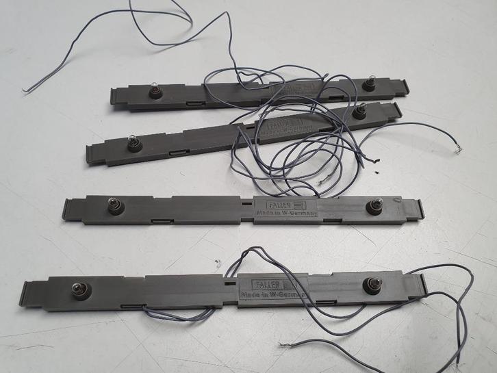 FALLER 4X H0 180659 LED Perronverlichting strip lengte 18 cm, Hobby en Vrije tijd, Modeltreinen | H0, Gebruikt, Brug, Tunnel of Gebouw