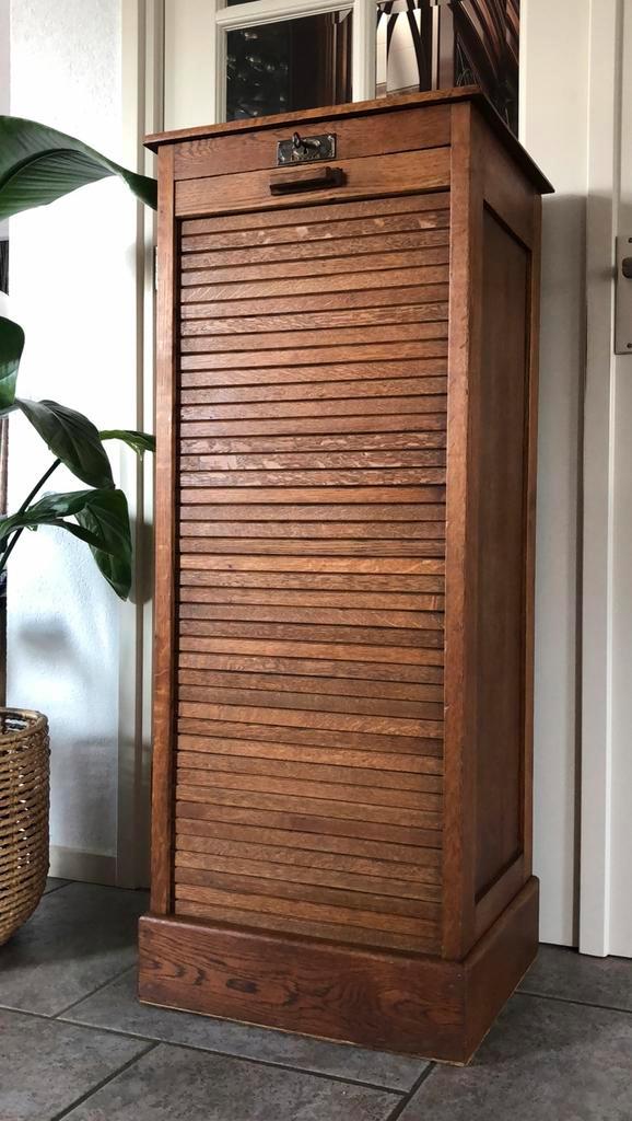 Eiken rolluik kast in zeer nette staat !, Huis en Inrichting, Kasten | Roldeurkasten en Archiefkasten, Gebruikt, 100 tot 150 cm