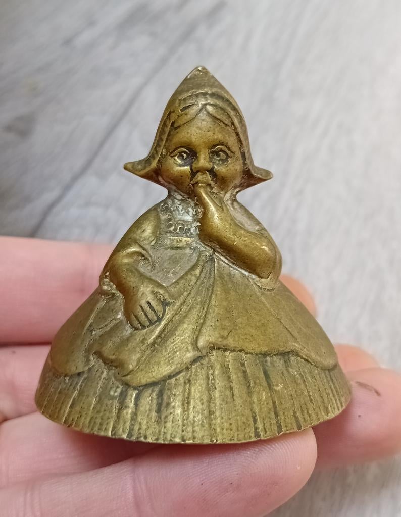 vintage tafelbel klein meisje, boerin, Verzenden