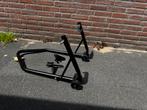 Paddock stand, Motoren, Ophalen