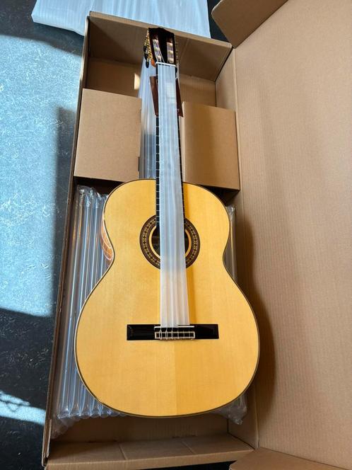 Salvador Cortez CS65 & CS650CE & Martinez MP14 MH Hybrid, Muziek en Instrumenten, Snaarinstrumenten | Gitaren | Akoestisch, Nieuw