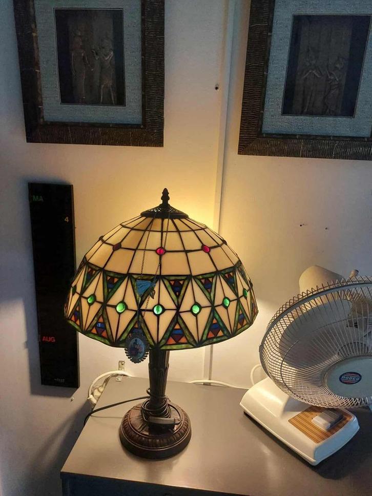 GROTE ORIGINELE TIFFANY TAFELLAMP 200 VASTE PRIJS, Huis en Inrichting, Lampen | Tafellampen, Zo goed als nieuw, Minder dan 50 cm