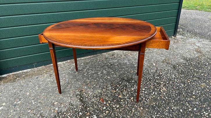 Heldense Mahonie Tafel met Hangoren, Antiek en Kunst, Antiek | Meubels | Tafels, Ophalen