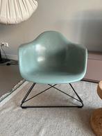 Vitra Eames LAR Fiberglass loungestoel zwart, sea foam green, Huis en Inrichting, Stoelen, Verzenden, Zo goed als nieuw, Zwart