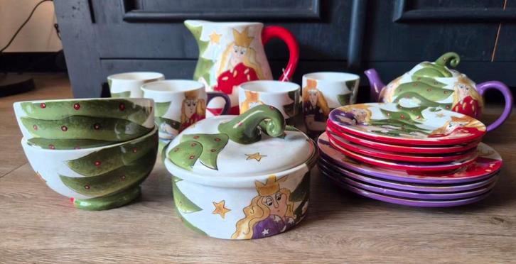 Kerstservies uniek Jet ter steege 17 delig, Huis en Inrichting, Keuken | Servies, Zo goed als nieuw, Overige stijlen, Aardewerk