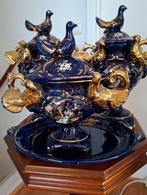 Unieke grote set vazen of kaststel kobalt blauw met goud, Antiek en Kunst, Antiek | Vazen, Ophalen