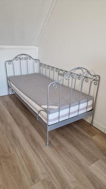 1-persoonsbed 90x200 met matras & topper beschikbaar voor biedingen