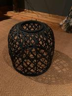 2 Hanglampen: Metaal zwart en een Rietenkap Zwart, Zwart, Rond, Ophalen of Verzenden, Zo goed als nieuw