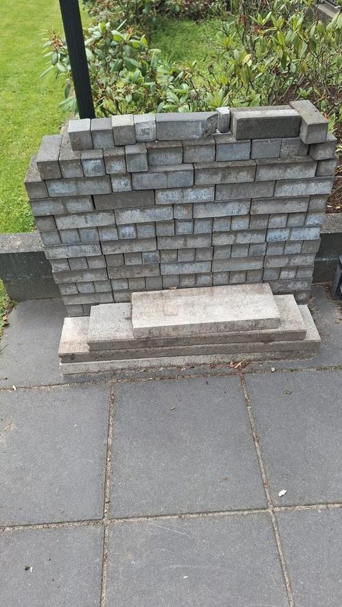 Gratis Diverse maten, oa waaltjes, klinkers en tegels., Tuin en Terras, Tegels en Klinkers, Zo goed als nieuw, Klinkers, Beton