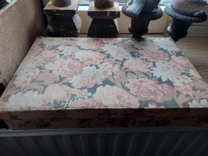 Mooie oude sleetse Brocante stoffen opbergdoos, Antiek en Kunst, Curiosa en Brocante, Ophalen of Verzenden