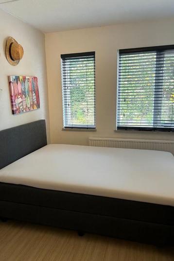 Boxspring inclusief toppermatras  beschikbaar voor biedingen