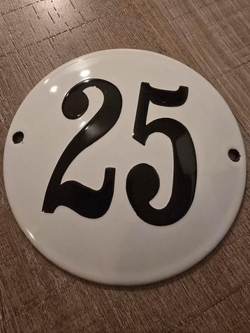 Prachtig rond Zwaar & Bol antiek huisnummerbord nr 25 €29 beschikbaar voor biedingen