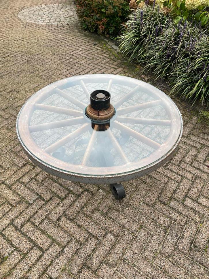 Antieke Karrewiel Tafel met Glasplaat, Huis en Inrichting, Tafels | Salontafels, Gebruikt, 50 tot 75 cm, 50 tot 100 cm, 50 tot 100 cm